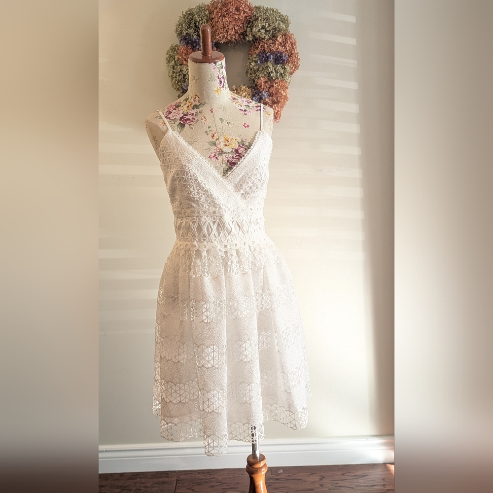 Guess Ivory Lace V-Neck Mini‎       Dress - 0002 - Picture 2 of 8